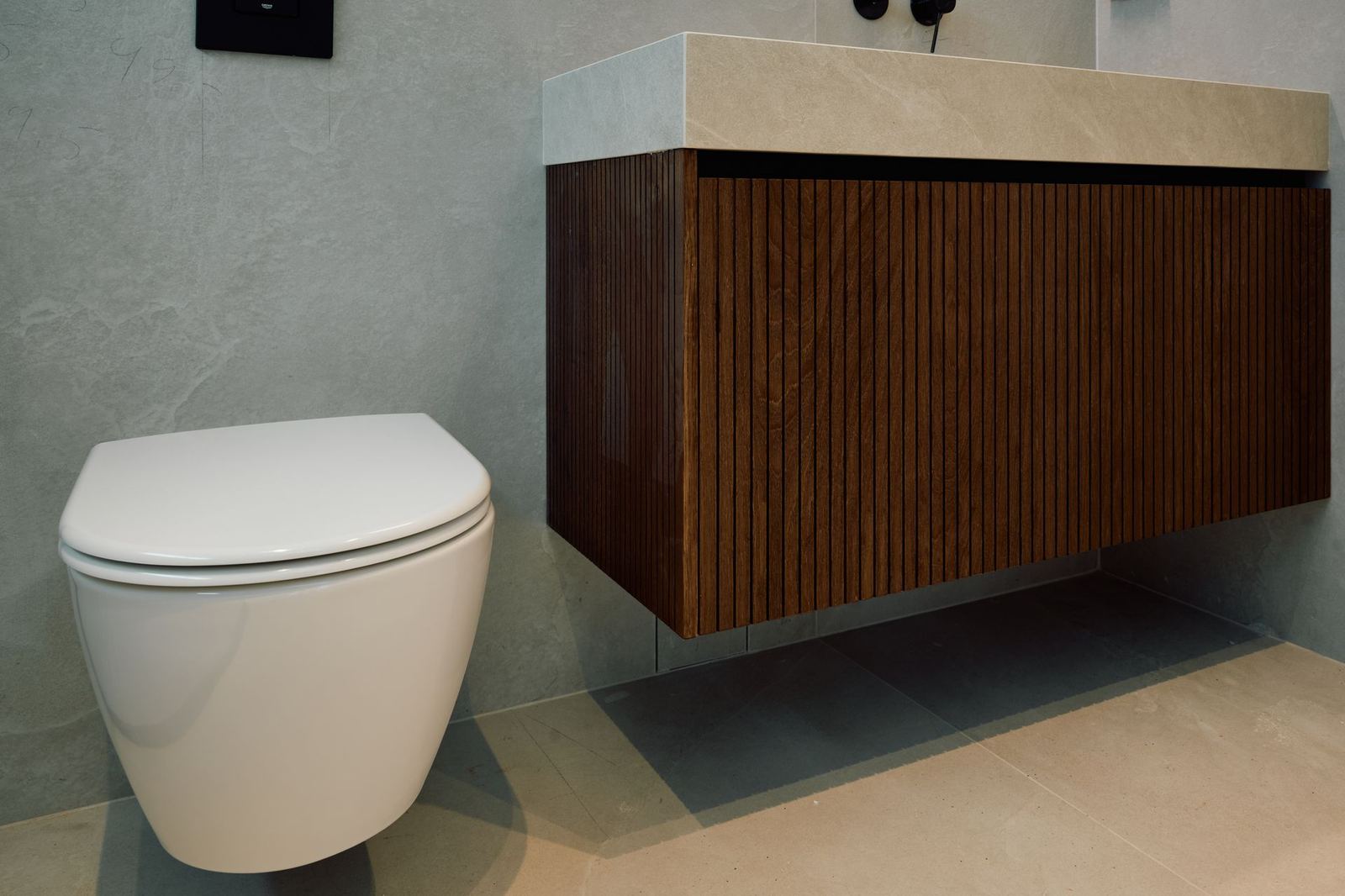 Su ve neme dayanıklı banyo dolapları