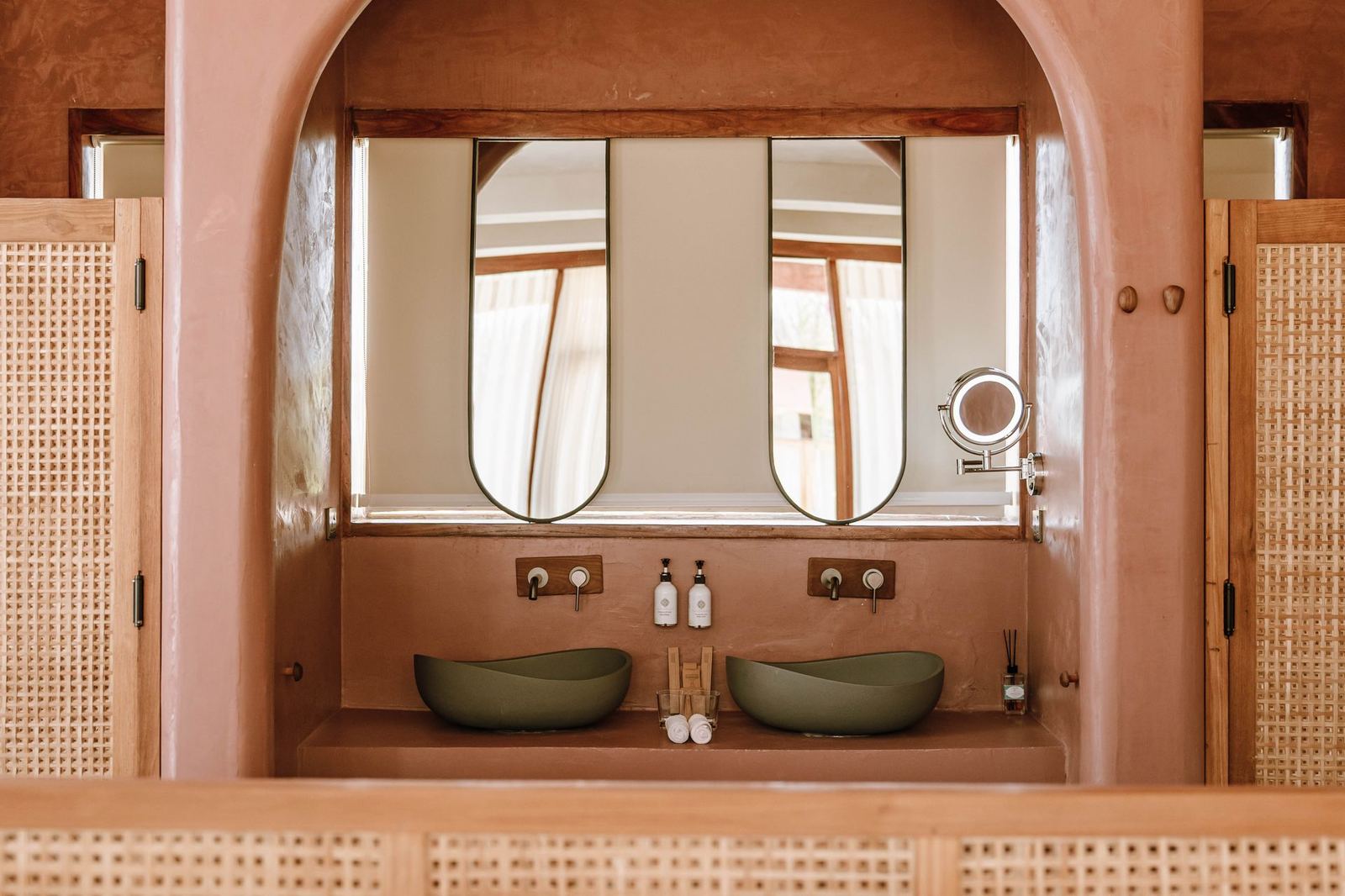 Bodrum Butik Otel – 64 Oda Banyo Dolabı